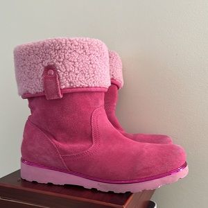 UGG pink suede size 6 ALL SHEARLING BOOTS with cuff